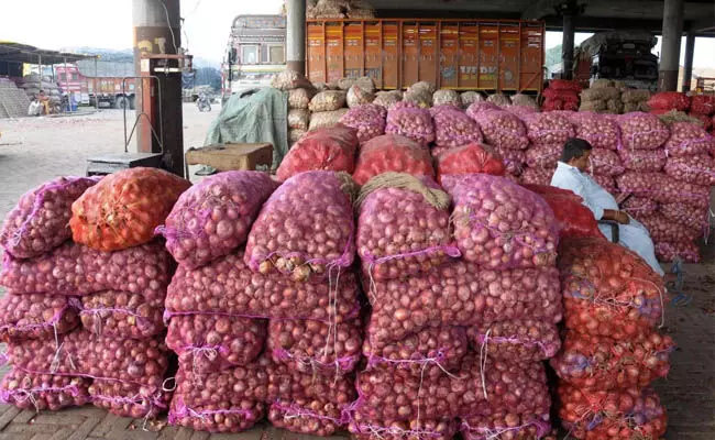 ರಫ್ತು ನಿಷೇಧ ತೆರವು: ಲಾಸಲಗಾಂವ್‌ನ ಸಗಟು ಮಾರುಕಟ್ಟೆಯಲ್ಲಿ ಈರುಳ್ಳಿ ಬೆಲೆಗಳಲ್ಲಿ ಏರಿಕೆ