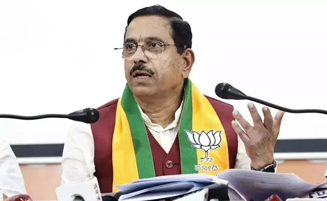 ʼಗ್ಯಾರಂಟಿʼ ಹೆಸರಲ್ಲಿ ಜನರನ್ನು ಮರುಳು ಮಾಡುವ ಸರ್ಕಾರ ನಮ್ಮದಲ್ಲ : ಪ್ರಹ್ಲಾದ್ ಜೋಶಿ ʼಗ್ಯಾರಂಟಿʼ ಹೆಸರಲ್ಲಿ ಜನರನ್ನು ಮರುಳು ಮಾಡುವ ಸರ್ಕಾರ ನಮ್ಮದಲ್ಲ : ಪ್ರಹ್ಲಾದ್ ಜೋಶಿ