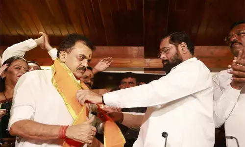 ಕಾಂಗ್ರೆಸ್‌ ನಿಂದ ಉಚ್ಛಾಟನೆಯಾಗಿದ್ದ ಮಾಜಿ ಸಂಸದ  ಸಂಜಯ್ ನಿರುಪಮ್ ಶಿವಸೇನೆ (ಶಿಂಧೆ ಬಣ) ಸೇರ್ಪಡೆ