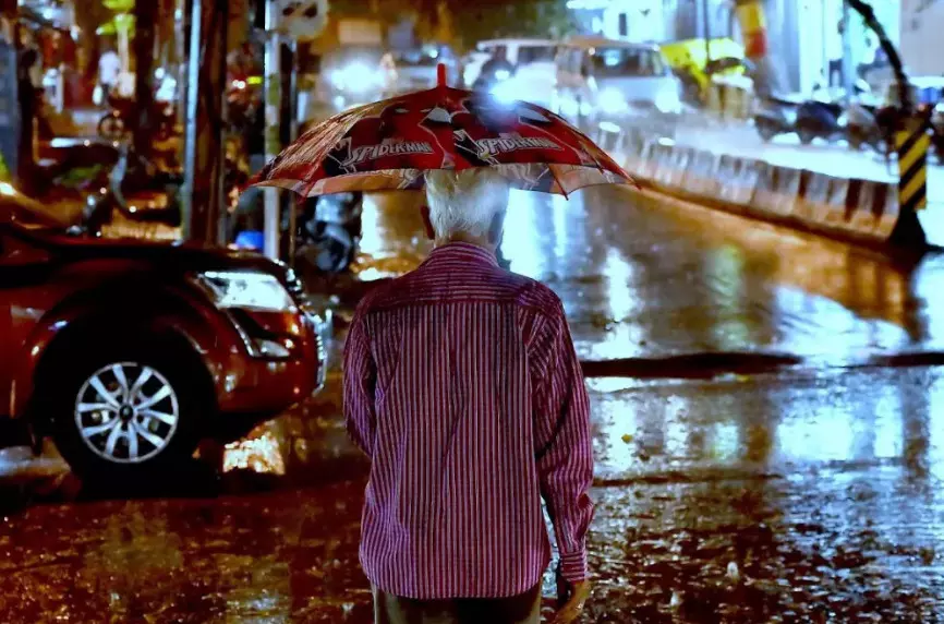 ಬೆಂಗಳೂರಿನಲ್ಲಿ ಗುಡುಗು-ಮಿಂಚು ಸಹಿತ ಹಲವೆಡೆ ಭಾರೀ ಮಳೆ