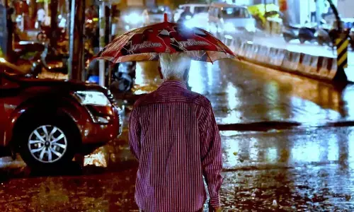 ಬೆಂಗಳೂರಿನಲ್ಲಿ ಗುಡುಗು-ಮಿಂಚು ಸಹಿತ ಹಲವೆಡೆ ಭಾರೀ ಮಳೆ