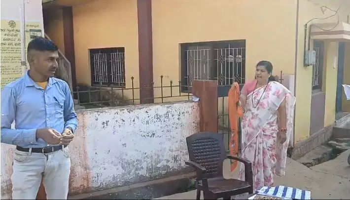 ಬೆಳಗಾವಿ | ಬಿಜೆಪಿ ಶಾಲು, ಚಿಹ್ನೆ ಧರಿಸಿ ಮತಗಟ್ಟೆಯ ಬಳಿ ಪ್ರಚಾರ: ಅಂಜಲಿ ನಿಂಬಾಳ್ಕರ್ ತರಾಟೆ