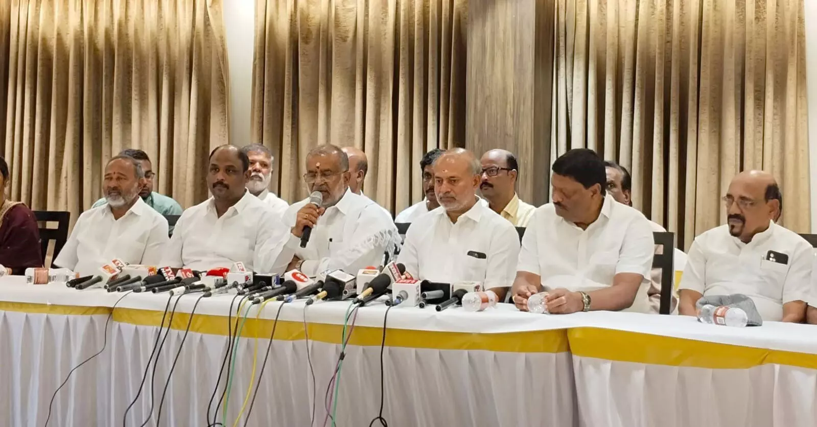 ಪ್ರಜ್ವಲ್ ರೇವಣ್ಣ ಲೈಂಗಿಕ ಹಗರಣ ಪ್ರಕರಣದ ನ್ಯಾಯಾಂಗ ತನಿಖೆಗೆ ಜೆಡಿಎಸ್ ಕೋರ್ ಕಮಿಟಿ ಆಗ್ರಹ