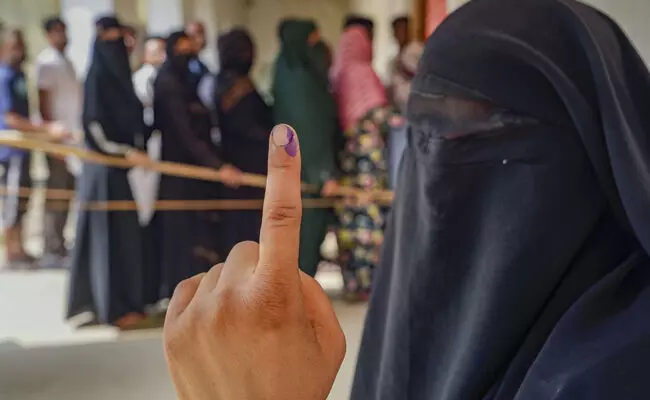 ಮುಸ್ಲಿಮರು ಮತ ಹಾಕದಂತೆ ತಡೆಯಲು ಯತ್ನ ; ಉತ್ತರ ಪ್ರದೇಶ ಪೊಲೀಸರ ವಿರುದ್ಧ ಆರೋಪ ಮುಸ್ಲಿಮರು ಮತ ಹಾಕದಂತೆ ತಡೆಯಲು ಯತ್ನ ; ಉತ್ತರ ಪ್ರದೇಶ ಪೊಲೀಸರ ವಿರುದ್ಧ ಆರೋಪ