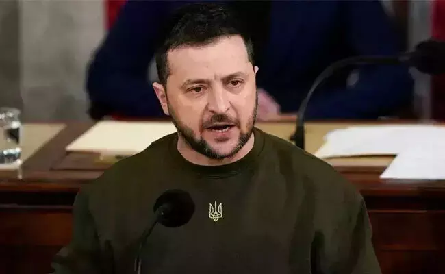 ಝೆಲೆನ್ಸ್ಕಿ ಹತ್ಯೆ ಸಂಚು: ಉಕ್ರೇನ್ ಭದ್ರತಾ ಅಧಿಕಾರಿಗಳ ಬಂಧನ ಝೆಲೆನ್ಸ್ಕಿ ಹತ್ಯೆ ಸಂಚು: ಉಕ್ರೇನ್ ಭದ್ರತಾ ಅಧಿಕಾರಿಗಳ ಬಂಧನ