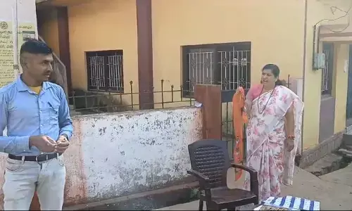 ಬೆಳಗಾವಿ | ಬಿಜೆಪಿ ಶಾಲು, ಚಿಹ್ನೆ ಧರಿಸಿ ಮತಗಟ್ಟೆಯ ಬಳಿ ಪ್ರಚಾರ: ಅಂಜಲಿ ನಿಂಬಾಳ್ಕರ್ ತರಾಟೆ