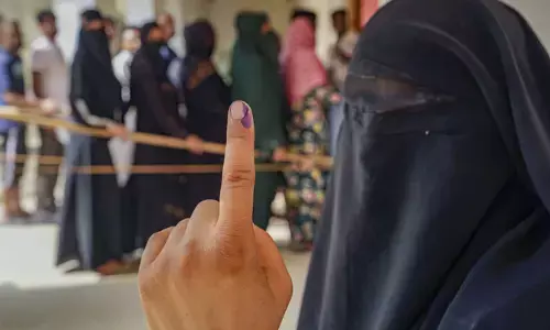 ಮುಸ್ಲಿಮರು ಮತ ಹಾಕದಂತೆ ತಡೆಯಲು ಯತ್ನ ; ಉತ್ತರ ಪ್ರದೇಶ ಪೊಲೀಸರ ವಿರುದ್ಧ ಆರೋಪ