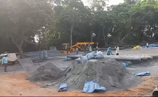 ಕಾರ್ಕಳ: ಕುಡಿಯುವ ನೀರಿಗೆ ಹಾಹಾಕಾರ , ಅಕ್ರಮ ಕಾಮಗಾರಿಗೆ ಯಥೇಚ್ಛ ನೀರು ಬಳಕೆ: ಆರೋಪ ಕಾರ್ಕಳ: ಕುಡಿಯುವ ನೀರಿಗೆ ಹಾಹಾಕಾರ , ಅಕ್ರಮ ಕಾಮಗಾರಿಗೆ ಯಥೇಚ್ಛ ನೀರು ಬಳಕೆ: ಆರೋಪ