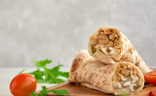 ಚಿಕನ್‌ ಶವರ್ಮ ಸೇವಿಸಿದ ಯುವಕ ಮೃತ್ಯು:  ಇಬ್ಬರು ಮಾರಾಟಗಾರರ ಬಂಧನ