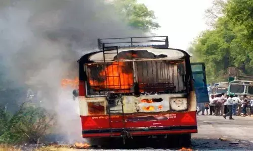 ಮಧ್ಯಪ್ರದೇಶ: ಇವಿಎಂ, ಚುನಾವಣಾ ಸಿಬ್ಬಂದಿ ಇದ್ದ ಬಸ್ ನಲ್ಲಿ ಬೆಂಕಿ ಆಕಸ್ಮಿಕ
