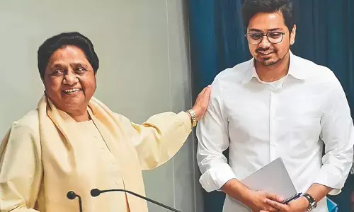 ಸೋದರಳಿಯನನ್ನು ಬಿಎಸ್ಪಿ ರಾಷ್ಟ್ರೀಯ ಸಂಚಾಲಕ ಹುದ್ದೆಯಿಂದ ದಿಢೀರ್ ವಜಾ ಮಾಡಿದ ಮಾಯಾವತಿ