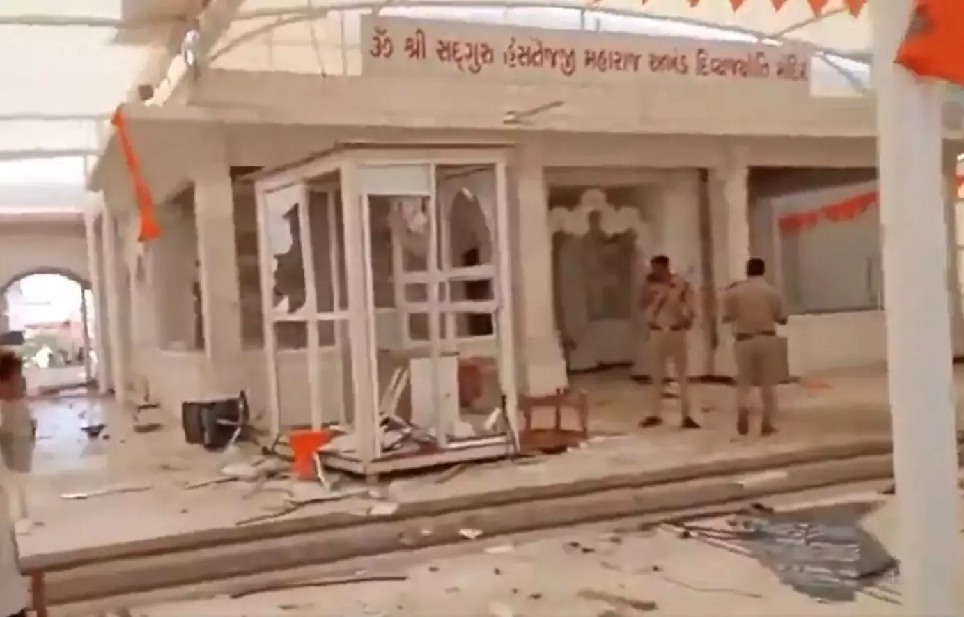 ಪಿರಾನ ದರ್ಗಾದಲ್ಲಿ ಶತಮಾನಗಳಷ್ಟು ಹಳೆಯ ಸಮಾಧಿಗಳ ನೆಲಸಮ; ಕಲ್ಲು ತೂರಾಟದಲ್ಲಿ ಕೆಲವರಿಗೆ ಗಾಯ