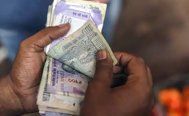 ಹೆಚ್ಚುತ್ತಿರುವ ಗೃಹ, ವಾಹನ, ವೈಯಕ್ತಿಕ ಸಾಲಗಳಿಂದಾಗಿ ಕೌಟುಂಬಿಕ ಉಳಿತಾಯದಲ್ಲಿ ಕುಸಿತ: ಸರಕಾರದ ವರದಿ