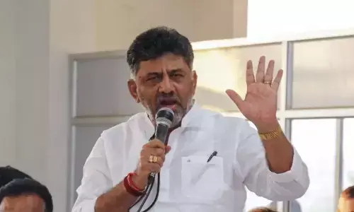 ಪ್ರಜ್ವಲ್‌ ಲೈಂಗಿಕ ಹಗರಣ | ಹೋರಾಟ ಮಾಡದಂತೆ ಕುಮಾರಸ್ವಾಮಿಯನ್ನು ಕಟ್ಟಿಹಾಕಿರುವವರು ಯಾರು?: ಡಿಕೆಶಿ