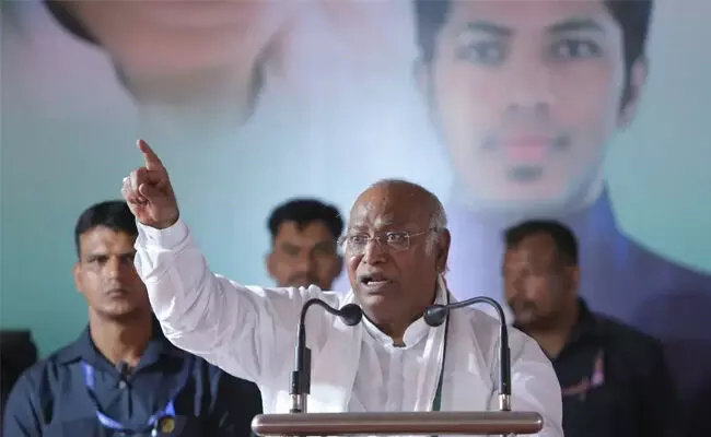 ಮತದಾನ ಪ್ರಮಾಣ ಕುರಿತು ಆರೋಪ | ಖರ್ಗೆಗೆ ಚುನಾವಣಾ ಆಯೋಗದ ಎಚ್ಚರಿಕೆ