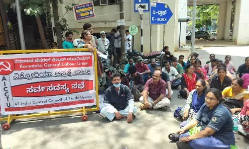 ವಿಕ್ಟೋರಿಯಾ ಆಸ್ಪತ್ರೆಯ 56 ಕಾರ್ಮಿಕರ ವಜಾ ಖಂಡಿಸಿ ಪ್ರತಿಭಟನೆ: ಬಂಧನ