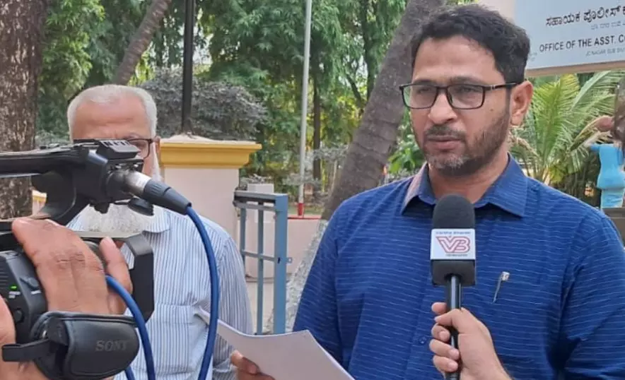 ಕೋಮು ದ್ವೇಷ ಯತ್ನ ಆರೋಪ : ಸುವರ್ಣ ನ್ಯೂಸ್, ನಿರೂಪಕ ಅಜಿತ್ ಹನುಮಕ್ಕನವರ್ ವಿರುದ್ಧ ದೂರು ಕೋಮು ದ್ವೇಷ ಯತ್ನ ಆರೋಪ : ಸುವರ್ಣ ನ್ಯೂಸ್, ನಿರೂಪಕ ಅಜಿತ್ ಹನುಮಕ್ಕನವರ್ ವಿರುದ್ಧ ದೂರು