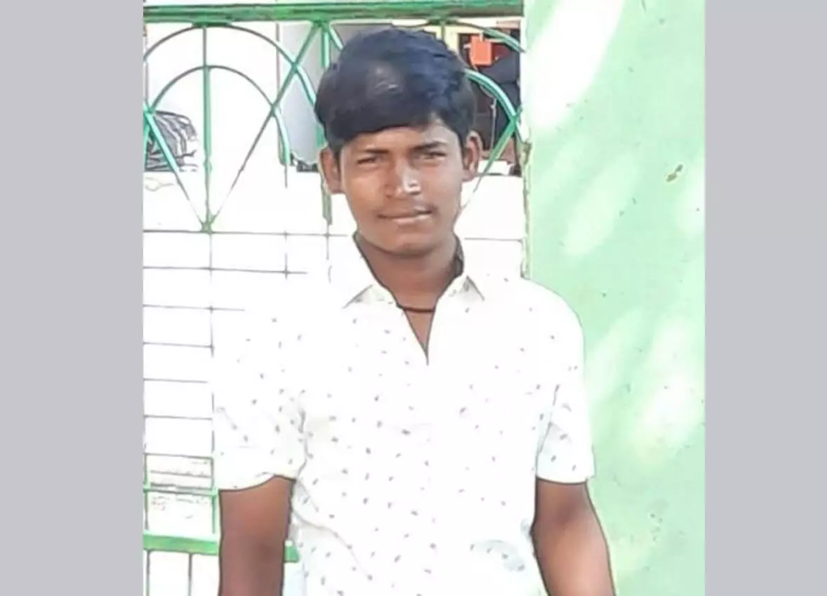 ಕಲಬುರಗಿ | ಮಣ್ಣೂರಿನಲ್ಲಿ ಮಾರಕಾಸ್ತ್ರದಿಂದ ಕೊಚ್ಚಿ ಯುವಕನ ಹತ್ಯೆ ಕಲಬುರಗಿ | ಮಣ್ಣೂರಿನಲ್ಲಿ ಮಾರಕಾಸ್ತ್ರದಿಂದ ಕೊಚ್ಚಿ ಯುವಕನ ಹತ್ಯೆ