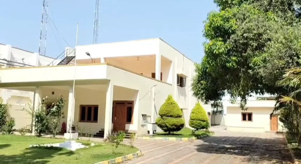 ಹಾಸನ | ಪ್ರಜ್ವಲ್‌  ಸರಕಾರಿ ನಿವಾಸಕ್ಕೆ ಎಫ್‌ಎಸ್‌ಎಲ್‌ ತಂಡ ಭೇಟಿ