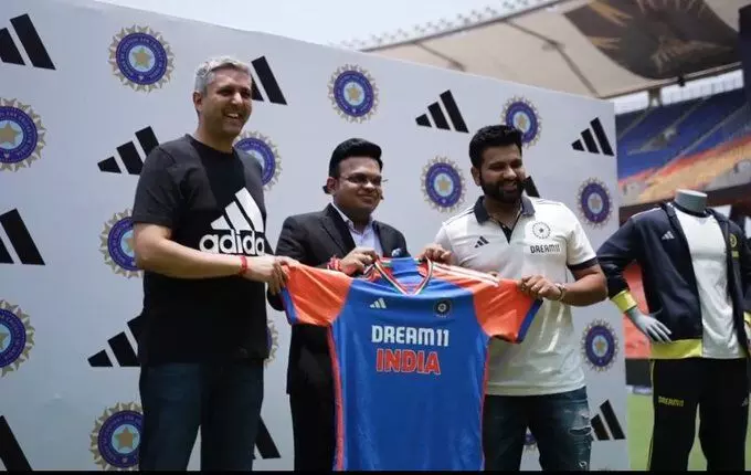 ಟಿ20 ವಿಶ್ವಕಪ್ ಜರ್ಸಿಯನ್ನು ಜಂಟಿಯಾಗಿ ಪ್ರದರ್ಶಿಸಿದ ಜಯ ಶಾ, ರೋಹಿತ್ ಶರ್ಮ