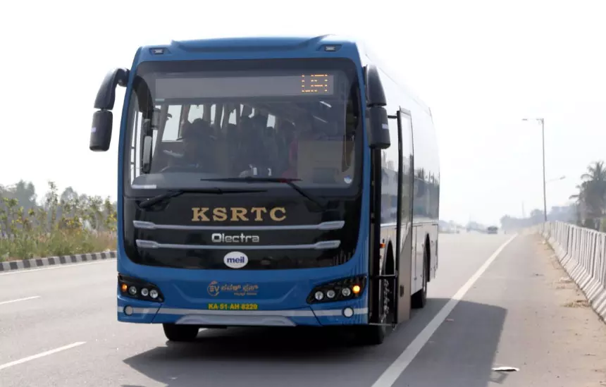 ಬೆಂಗಳೂರು | ಸರಿಯಾಗಿ ವೇತನ ನೀಡದ ಆರೋಪ : ಎಲೆಕ್ಟ್ರಿಕ್ ಬಸ್ ಚಾಲಕರ ಧರಣಿ ಬೆಂಗಳೂರು | ಸರಿಯಾಗಿ ವೇತನ ನೀಡದ ಆರೋಪ : ಎಲೆಕ್ಟ್ರಿಕ್ ಬಸ್ ಚಾಲಕರ ಧರಣಿ