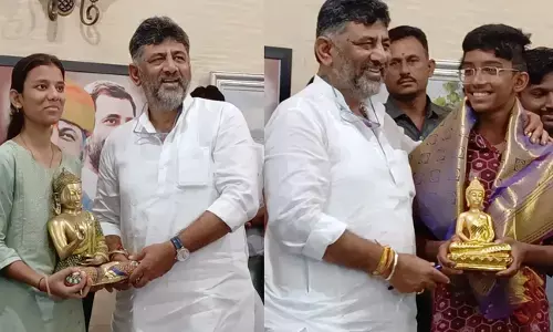 ಎಸೆಸೆಲ್ಸಿ ಪರೀಕ್ಷೆಯಲ್ಲಿ ಮೊದಲ, ತೃತೀಯ ಸ್ಥಾನ ಪಡೆದ ಅಂಕಿತಾ, ನವನೀತ್‍ಗೆ ಸಚಿವರ ಸನ್ಮಾನ