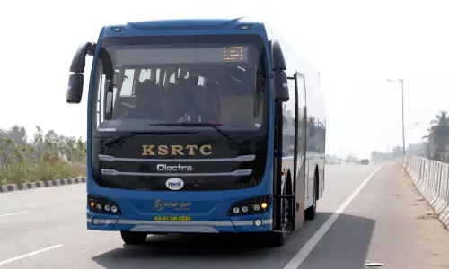 ಬೆಂಗಳೂರು | ಸರಿಯಾಗಿ ವೇತನ ನೀಡದ ಆರೋಪ : ಎಲೆಕ್ಟ್ರಿಕ್ ಬಸ್ ಚಾಲಕರ ಧರಣಿ