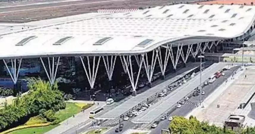 ಬೆಂಗಳೂರು |  ಕೆಂಪೇಗೌಡ ವಿಮಾನ ನಿಲ್ದಾಣದ ರಸ್ತೆಯಲ್ಲಿ 80ಕಿ.ಮೀಗಿಂತ ವೇಗವಾಗಿ ಚಲಿಸುವ ವಾಹನಗಳ ವಿರುದ್ಧ ಕ್ರಮ