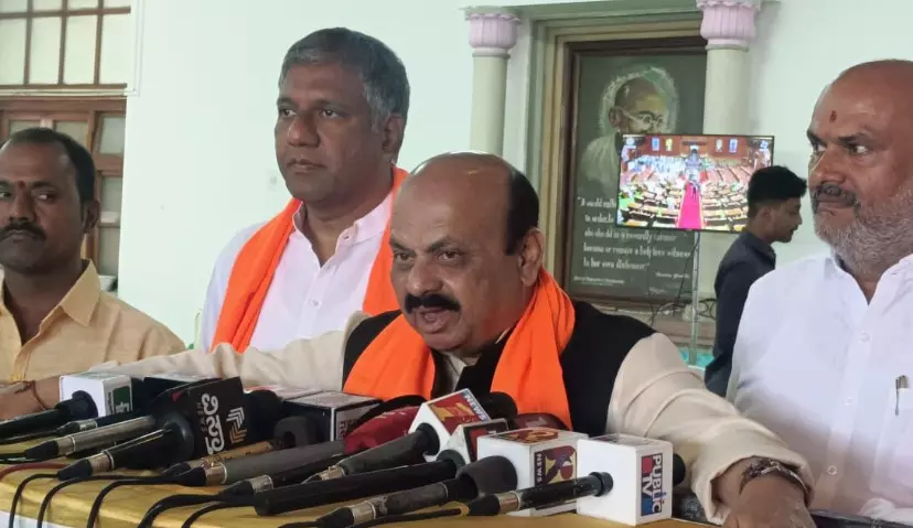 ಬರ ಪರಿಹಾರದ ಹಣ ಸಾಲಕ್ಕೆ ಹೊಂದಾಣಿಕೆ ರೈತರಿಗೆ ಮಾಡುವ ದ್ರೋಹ : ಬಸವರಾಜ ಬೊಮ್ಮಾಯಿ ಬರ ಪರಿಹಾರದ ಹಣ ಸಾಲಕ್ಕೆ ಹೊಂದಾಣಿಕೆ ರೈತರಿಗೆ ಮಾಡುವ ದ್ರೋಹ : ಬಸವರಾಜ ಬೊಮ್ಮಾಯಿ