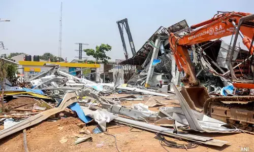 ಮುಂಬೈ ಹೋರ್ಡಿಂಗ್ ಕುಸಿದು ದುರಂತ | ಅವಶೇಷಗಳ ಅಡಿಯಲ್ಲಿ ಮತ್ತೆರೆಡು ಮೃತದೇಹಗಳು ಪತ್ತೆ