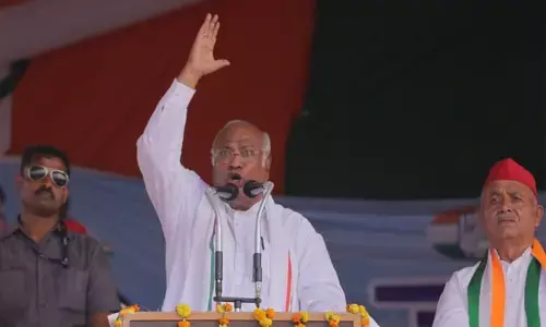 ಪ್ರಧಾನಿ ಅಭಿವೃದ್ಧಿ ವಿಷಯಗಳ ಕುರಿತು ಮಾತನಾಡಬೇಕು : ಖರ್ಗೆ