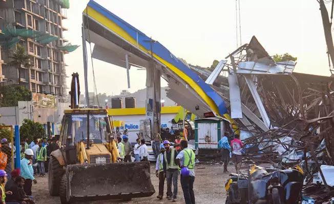 ಮುಂಬೈ ಜಾಹೀರಾತು ಫಲಕ ಬಿದ್ದ ಸ್ಥಳದಲ್ಲಿ ಕಾರಿನಲ್ಲಿ ದಂಪತಿಯ ಮೃತದೇಹ ಪತ್ತೆ