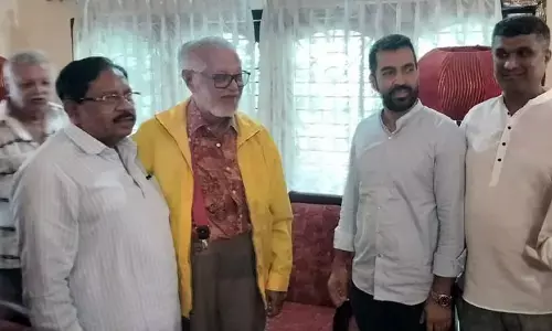 ಹಿರಿಯ ಕಾಂಗ್ರೆಸ್ ಮುಖಂಡ ಮಿಟ್ಟು ಚಂಗಪ್ಪರನ್ನು ಭೇಟಿಯಾದ ಗೃಹ ಸಚಿವರು