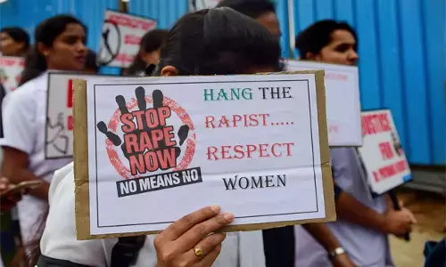 ತೀರ್ಥದಲ್ಲಿ ನಿದ್ರೆ ಮಾತ್ರೆ ಬೆರೆಸಿ ಟಿವಿ ನಿರೂಪಕಿಯ ಮೇಲೆ ಅತ್ಯಾಚಾರವೆಸಗಿದ ಅರ್ಚಕ: ಆರೋಪ