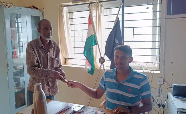 ಮಡಿಕೇರಿ: ಮೊಬೈಲ್ ಪತ್ತೆ ಹಚ್ಚಿದ ಸೈಬರ್ ಅಪರಾಧ ಠಾಣೆ ಪೊಲೀಸರು