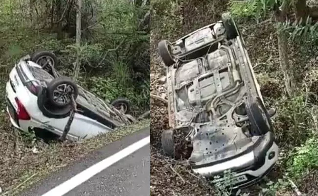 ಚಾಮರಾಜನಗರ: ಹಳ್ಳಕ್ಕೆ ಉರುಳಿದ ಕಾರು; ಅಪಾಯದಿಂದ ಪ್ರಯಾಣಿಕ ಪಾರು ಚಾಮರಾಜನಗರ: ಹಳ್ಳಕ್ಕೆ ಉರುಳಿದ ಕಾರು; ಅಪಾಯದಿಂದ ಪ್ರಯಾಣಿಕ ಪಾರು