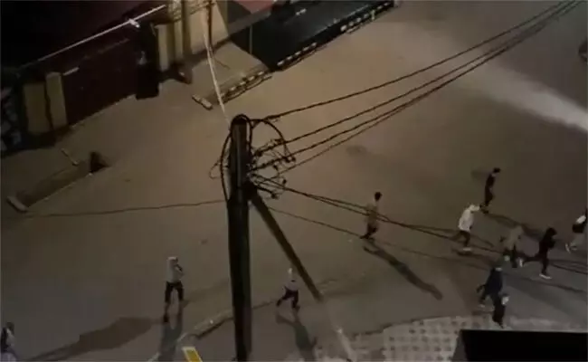 ಕಿರ್ಗಿಸ್ಥಾನದಲ್ಲಿ ಗುಂಪು ದಾಳಿಗಳ ಹಿನ್ನೆಲೆಯಲ್ಲಿ ಭಾರತೀಯ ವಿದ್ಯಾರ್ಥಿಗಳಿಗೆ ಮನೆಗಳಲ್ಲಿಯೇ ಇರಲು ಸೂಚಿಸಿದ ಭಾರತ ಸರ್ಕಾರ