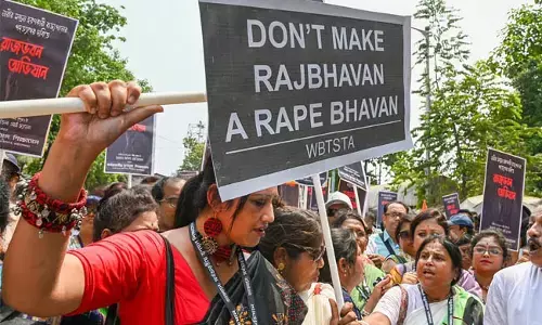 ಪಶ್ಚಿಮ ಬಂಗಾಳ ರಾಜ್ಯಪಾಲರ ವಿರುದ್ಧ ಲೈಂಗಿಕ ಕಿರುಕುಳ ಆರೋಪ ಹೊರಿಸಿದ ಸಂತ್ರಸ್ತೆಯನ್ನು ರಾಜಭವನ ಬಿಟ್ಟು ತೆರಳದಂತೆ ತಡೆದ ಮೂವರು ಅಧಿಕಾರಿಗಳ ವಿರುದ್ಧ ಪ್ರಕರಣ ದಾಖಲು