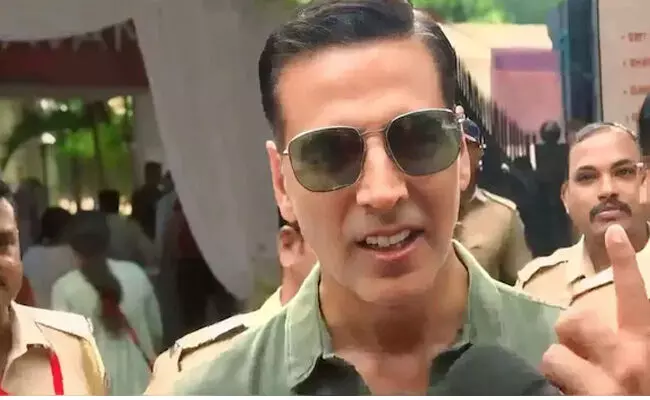 ಭಾರತೀಯ ಪ್ರಜೆಯಾಗಿ ಮೊದಲ ಮತ ಚಲಾಯಿಸಿದ ನಟ ಅಕ್ಷಯ್ ಕುಮಾರ್