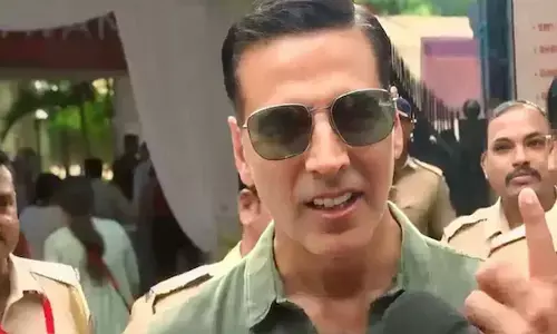 ಭಾರತೀಯ ಪ್ರಜೆಯಾಗಿ ಮೊದಲ ಮತ ಚಲಾಯಿಸಿದ ನಟ ಅಕ್ಷಯ್ ಕುಮಾರ್