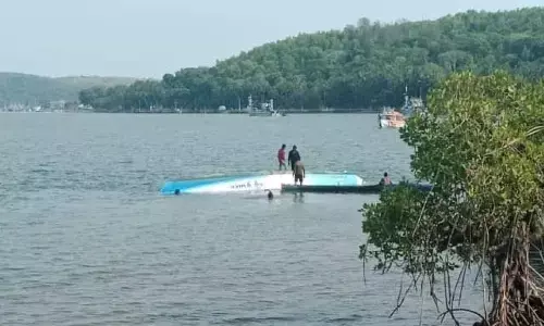 ಗೋಕರ್ಣ: ಟೂರಿಸ್ಟ್ ಬೋಟ್ ಮುಳುಗಡೆ; ಪ್ರಯಾಣಿಕರು ಪಾರು