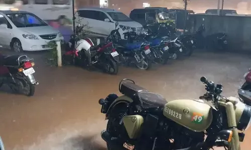 ಭಟ್ಕಳದಲ್ಲಿ ಬಿರುಗಾಳಿ ಸಹಿತ ಧಾರಾಕಾರ ಮಳೆ