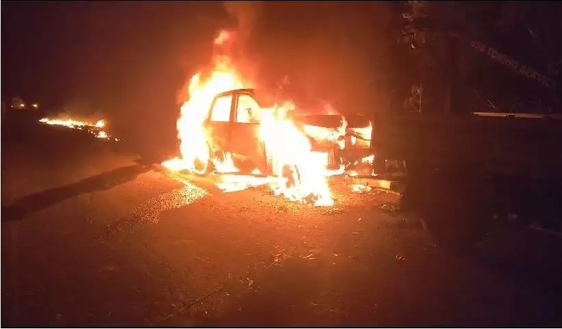 ಚಿಕ್ಕಮಗಳೂರು | ಅಪಘಾತಕ್ಕೀಡಾಗಿದ್ದ ಕಾರು ಎಳೆದೊಯ್ಯುತ್ತಿದ್ದ ವೇಳೆ ಬೆಂಕಿಗಾಹುತಿ ಚಿಕ್ಕಮಗಳೂರು | ಅಪಘಾತಕ್ಕೀಡಾಗಿದ್ದ ಕಾರು ಎಳೆದೊಯ್ಯುತ್ತಿದ್ದ ವೇಳೆ ಬೆಂಕಿಗಾಹುತಿ