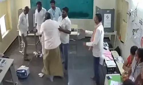 ವಿವಿಪ್ಯಾಟ್ ಯಂತ್ರ ನೆಲಕ್ಕೆಸೆದ ಶಾಸಕ: ಸಿಸಿಟಿವಿಯಲ್ಲಿ ಕೃತ್ಯ ಸೆರೆ