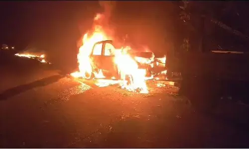 ಚಿಕ್ಕಮಗಳೂರು | ಅಪಘಾತಕ್ಕೀಡಾಗಿದ್ದ ಕಾರು ಎಳೆದೊಯ್ಯುತ್ತಿದ್ದ ವೇಳೆ ಬೆಂಕಿಗಾಹುತಿ