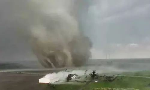 ಅಮೆರಿಕದ ಇಯೊವಾದಲ್ಲಿ ಬಿರುಗಾಳಿಯ ಆರ್ಭಟ | ವ್ಯಾಪಕ ಹಾನಿ, ಸಾವು ನೋವು