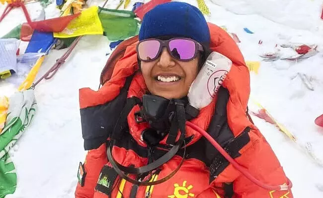 ಎವರೆಸ್ಟ್ ಶಿಖರವನ್ನೇರಿದ ಭಾರತದ ಅತ್ಯಂತ ಕಿರಿಯ ಪರ್ವತಾರೋಹಿ ಕಾಮ್ಯಾ ಕಾರ್ತಿಕೇಯನ್ ಎವರೆಸ್ಟ್ ಶಿಖರವನ್ನೇರಿದ ಭಾರತದ ಅತ್ಯಂತ ಕಿರಿಯ ಪರ್ವತಾರೋಹಿ ಕಾಮ್ಯಾ ಕಾರ್ತಿಕೇಯನ್