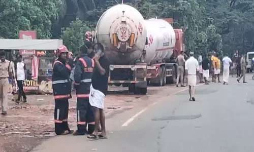 ಕಾಸರಗೋಡು: ಚಲಿಸುತ್ತಿದ್ದ ಟ್ಯಾಂಕರ್ ನಿಂದ ಅನಿಲ ಸೋರಿಕೆ