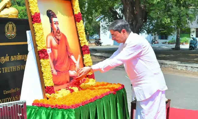 ತಮಿಳನಾಡು | ವಿವಾದಕ್ಕೀಡಾದ ಕೇಸರಿ ಉಡುಪಿನಲ್ಲಿರುವ ತಿರುವಳ್ಳುವರ್ ಚಿತ್ರ