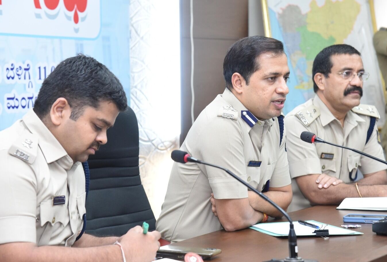 ಇ-ಆಟೋ ಸಂಚಾರ ಸಮಸ್ಯೆ ಬಗೆಹರಿಸಲು ಜಿಲ್ಲಾಡಳಿತಕ್ಕೆ ಮನವಿ: ಪೊಲೀಸ್ ಕಮಿಷನರ್ ಅನುಪಮ್ ಅಗರ್ವಾಲ್